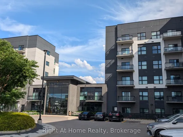 102 Grovewood Cmn #527, Oakville, ON L6H 0X2