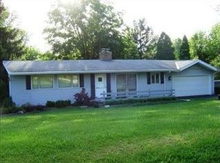 10438 Auburn Rd, Chardon, OH 44024