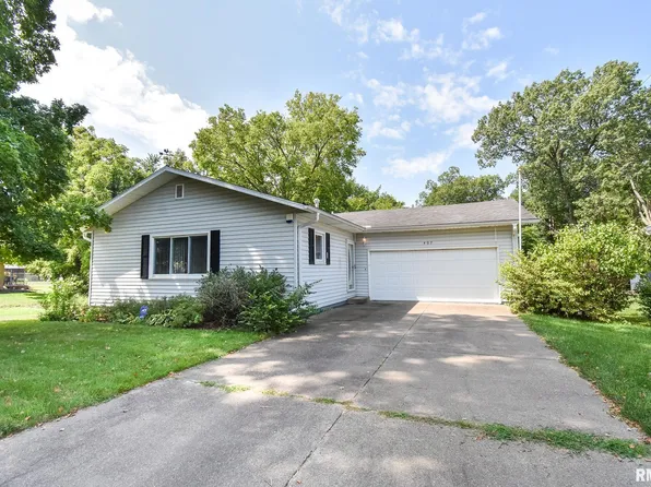 407 Sherwood Park Rd, Washington, IL 61571