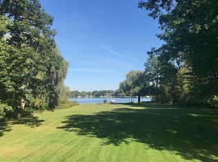 1332 Shady Crest Dr, Hartland, MI 48353