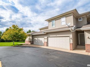 11217 Oakwood Dr, Peoria, IL 61614