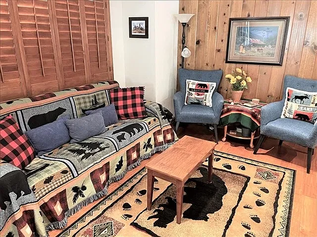 3 bed, 1898 sqft, $3,440 — Photo 4