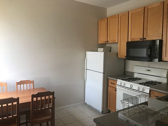 2nd image of 2605 N Hamlin Ave #2