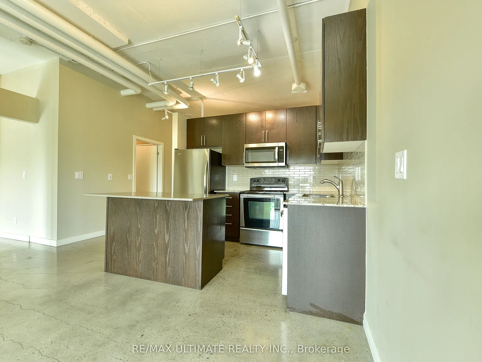 2 Fieldway Rd — Photo 4