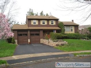 14 Mansfield Ct, Livingston, NJ 07039