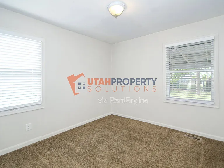 566 E Stringham Ave — Photo 9
