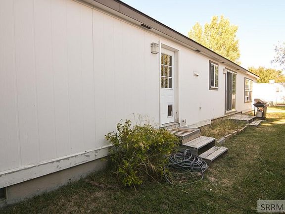 3rd image of 820 Singletree Ln