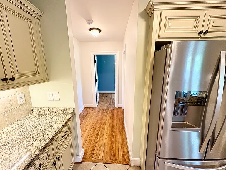 1233 Plymouth Ave — Photo 14