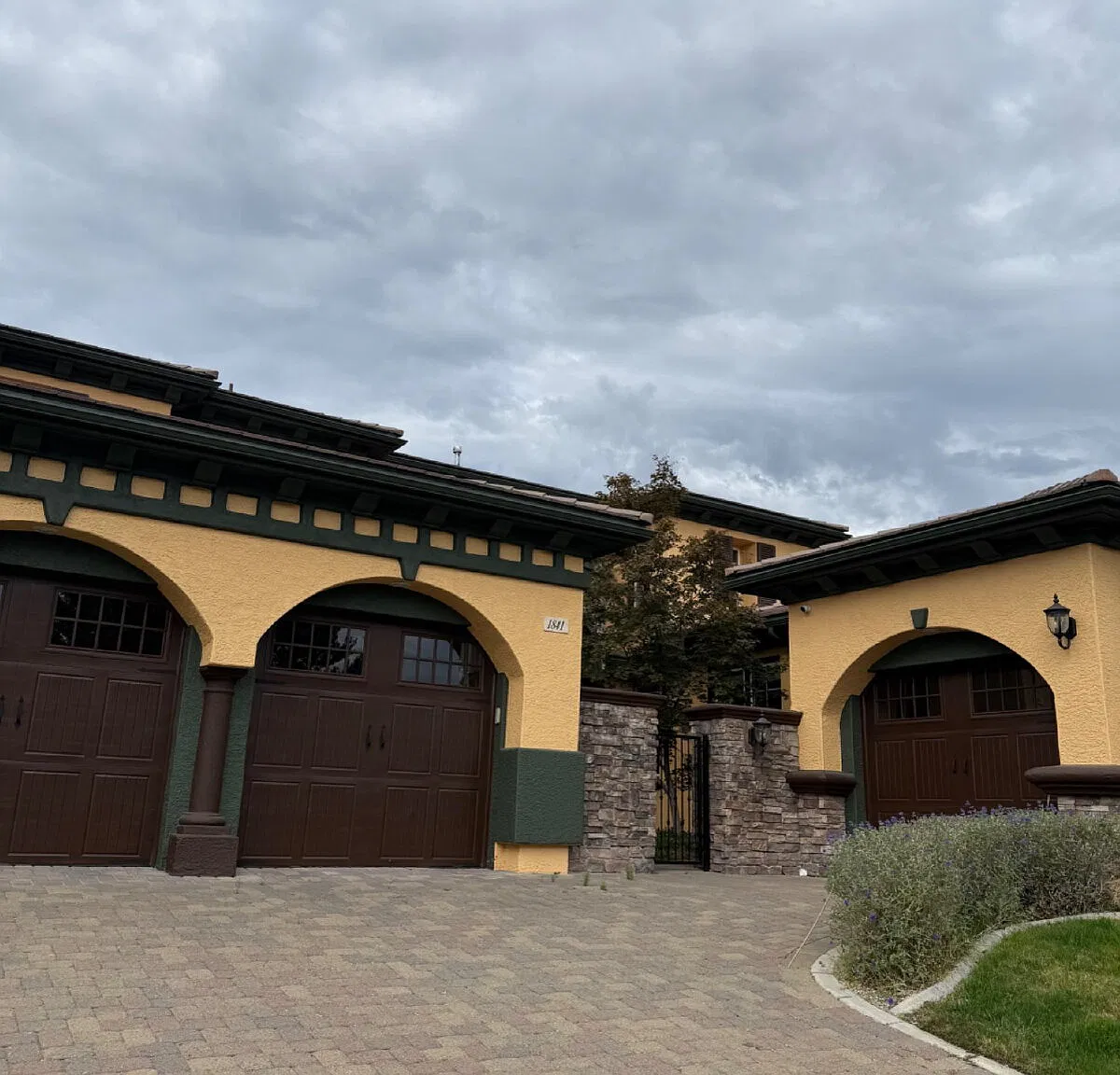 5 bed, 6.0 bath, 5782 sqft, $6,500 — Photo 2