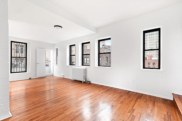 1st image of 129 E 17th St