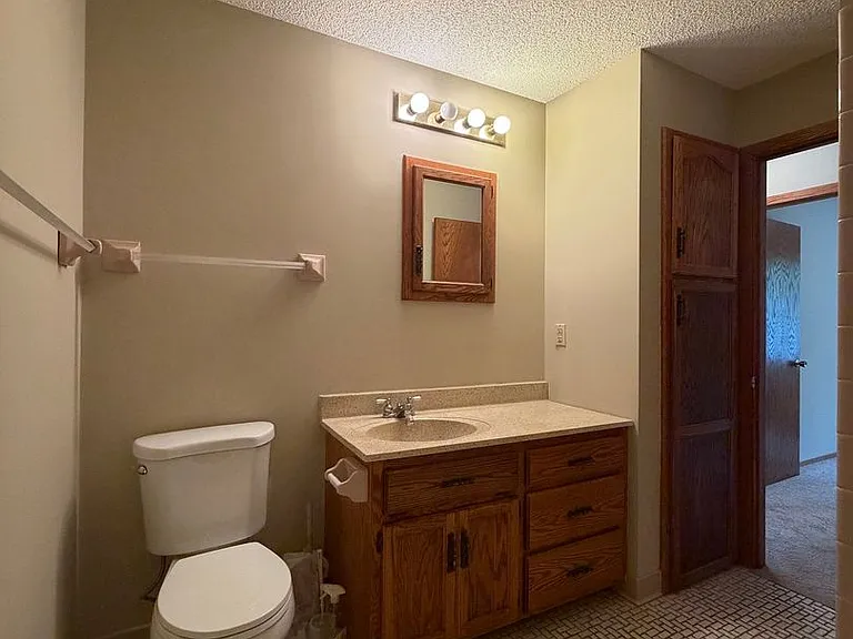 5642 Royal Oaks Dr — Photo 14