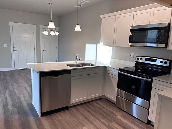 3rd image of 1023 N Sawtooth Way #102