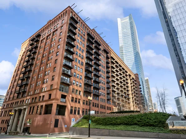 165 N Canal St APT 519, Chicago, IL 60606