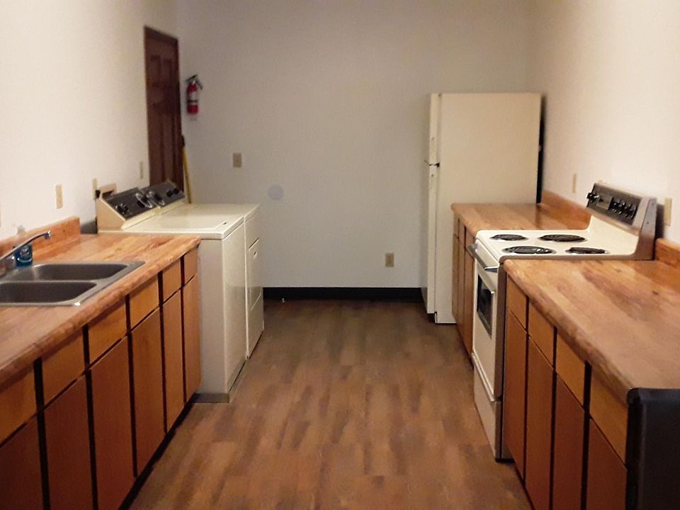 1st image of 1002 Golden St