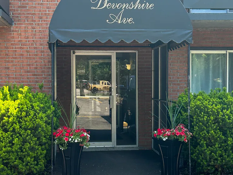 64 Devonshire Ave — Photo 2