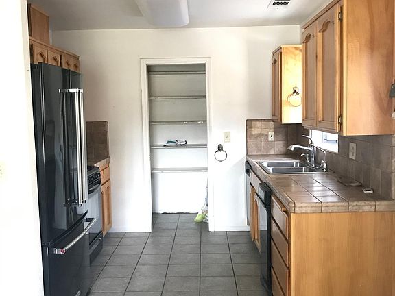 4th image of 212 W Ivy St
