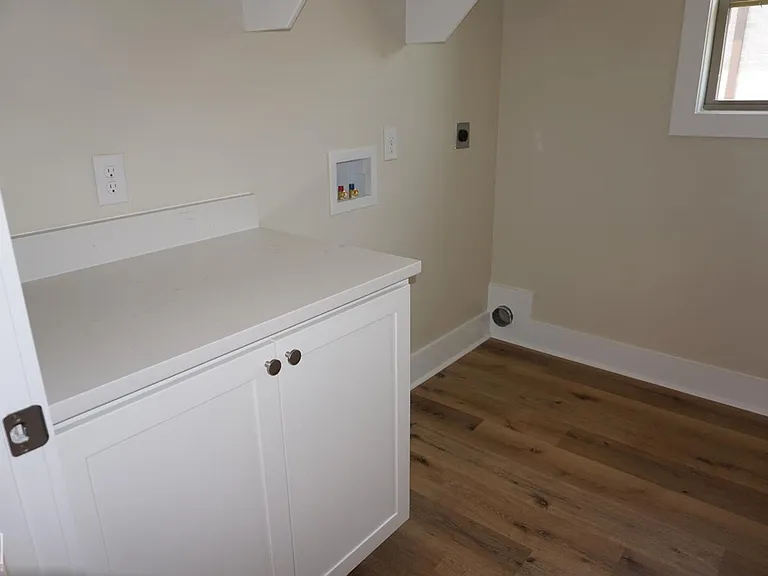 1814 N Oak St — Photo 12
