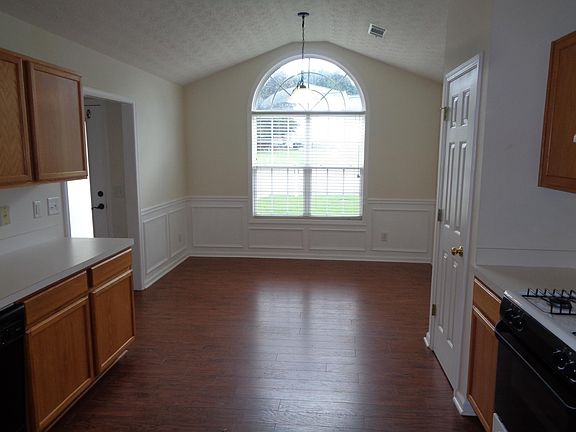 A sunny dining area overlooking the front yard and next to the kitchen. Great for entertaining family and friends.
