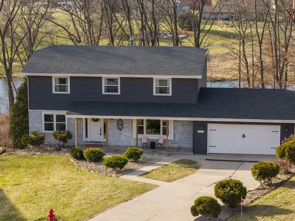 1011 Woodland Ct, Crown Point, IN 46307