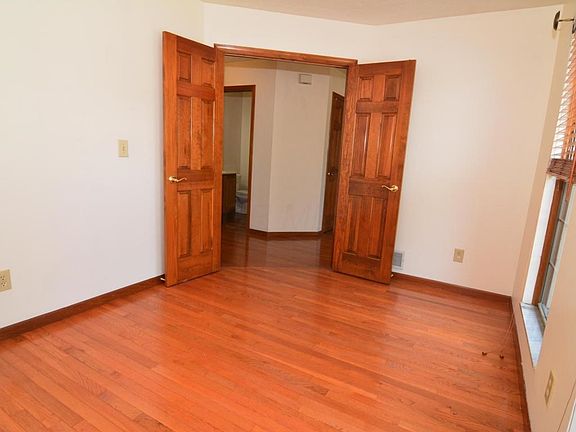 5th image of 5717 Killiney Ln