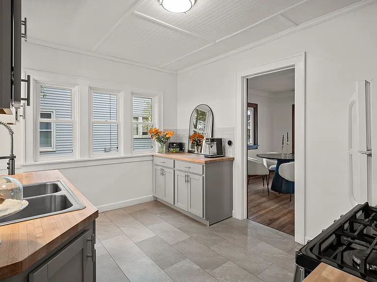823 Webster St NW — Photo 3