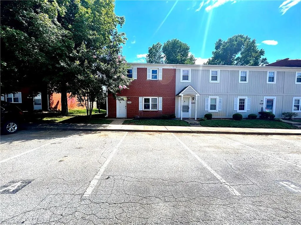 3 bed, 2.5 bath, 1340 sqft, $1,800 — Photo 1