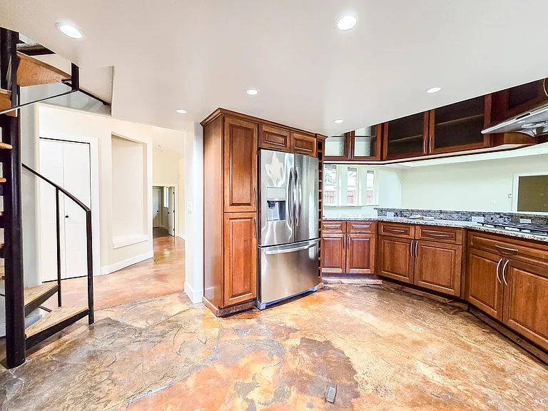 10717 State Ave — Photo 11