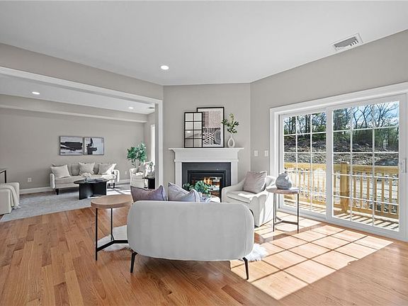 4th image of 2 Old County Village Rd #B