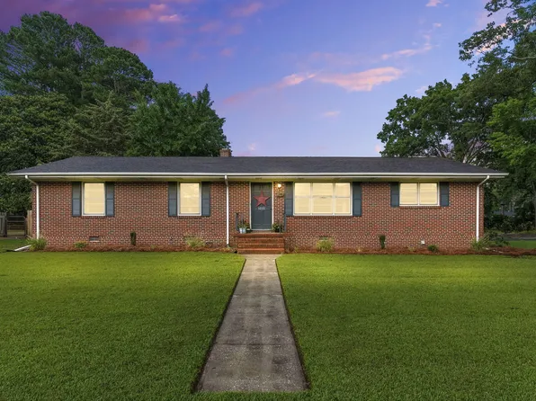 1015 S 1st St, Smithfield, NC 27577