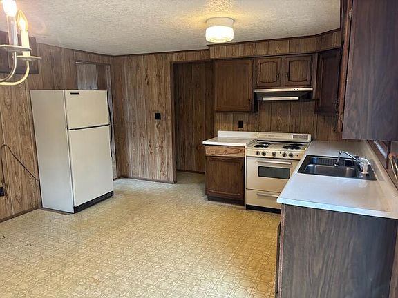 5th image of 3343 S Walnut Ave