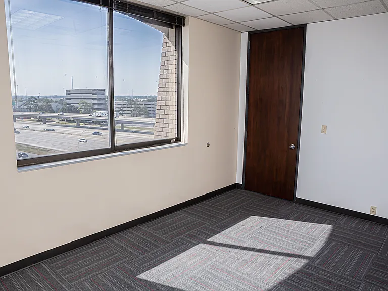 2525 North Loop W #245 — Photo 5