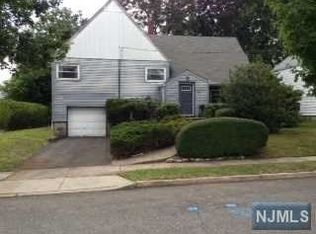 688 Salem St, Teaneck, NJ 07666