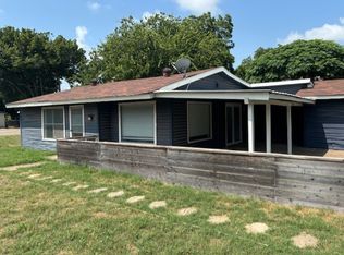 401 Roberts Cut Off Rd, River Oaks, TX 76114