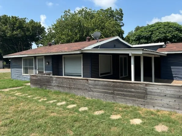 401 Roberts Cut Off Rd, River Oaks, TX 76114