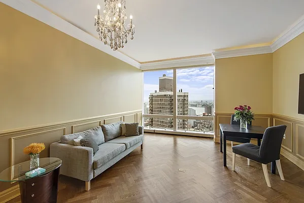 Sold by Nest Seekers International | media 8