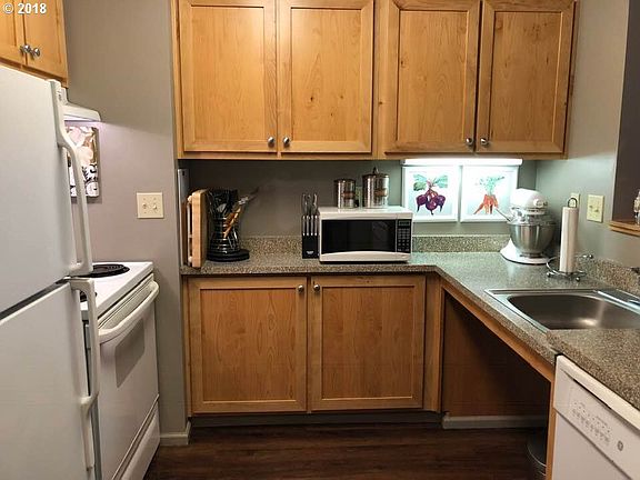 5th image of 701 Columbia St 515 #515