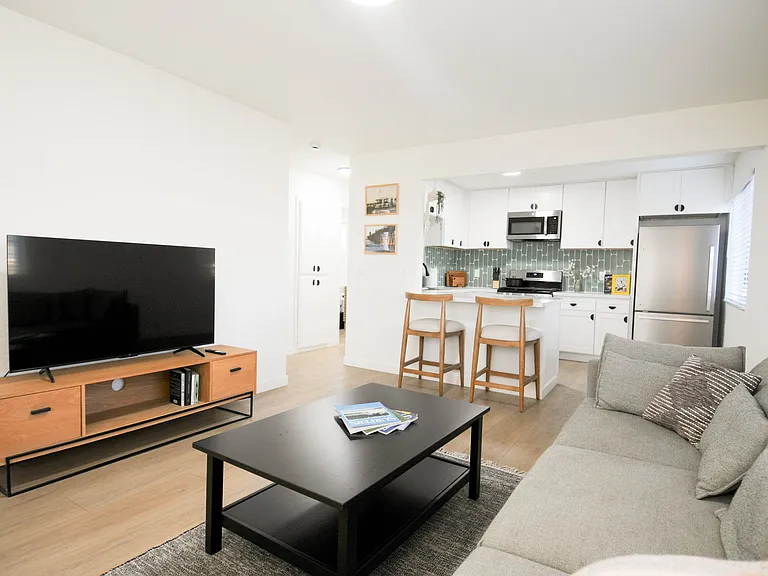 1426 Dubuque St #2 — Photo 2