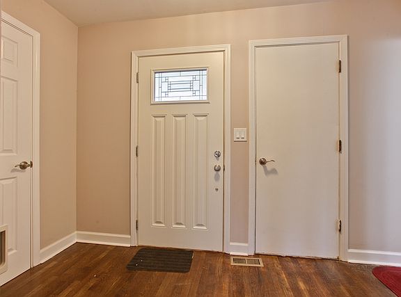 2nd image of 690 Versailles Cir Unit D