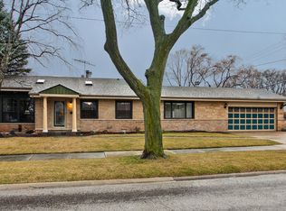 2 W Sunset Rd, Mount Prospect, IL 60056
