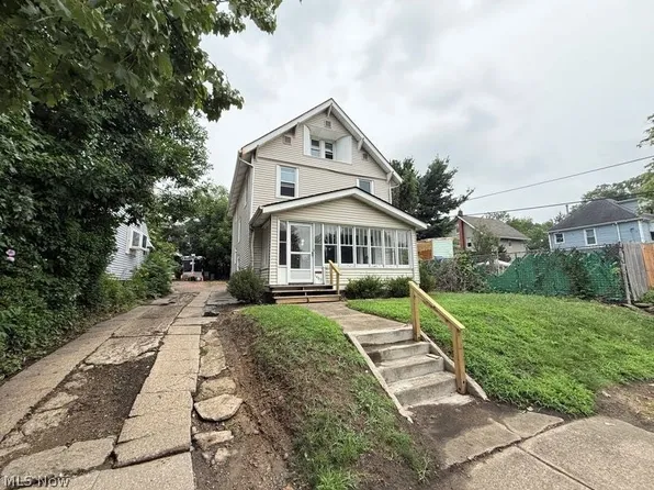 1467 Beardsley St, Akron, OH 44301
