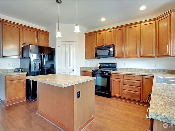 5th image of 1407 49th Street NE