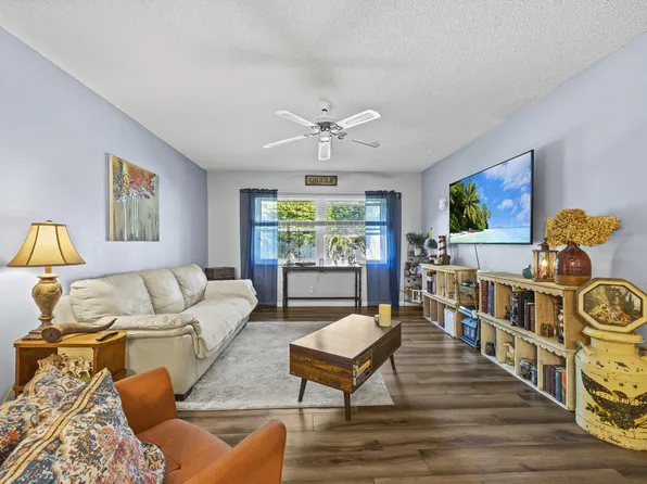860 SE 6th Avenue #409, Deerfield Beach, FL 33441