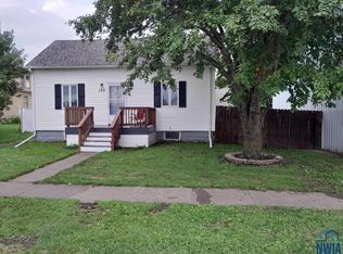 130 Dakota St, Akron, IA 51001