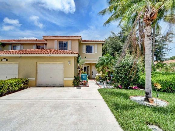 2nd image of 1500 Arezzo Cir
