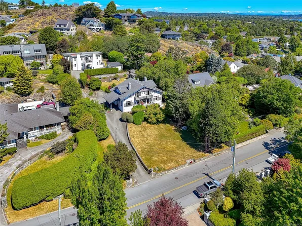 250 King George Ter, Oak Bay, BC V8S 2K2