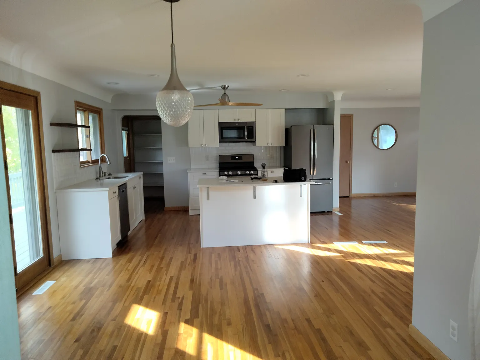 3 bed, 2100 sqft, $2,700 — Photo 3