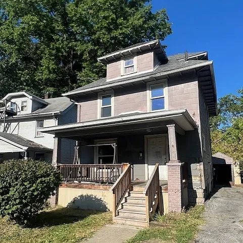 1st image of 964 Columbia Pl SE