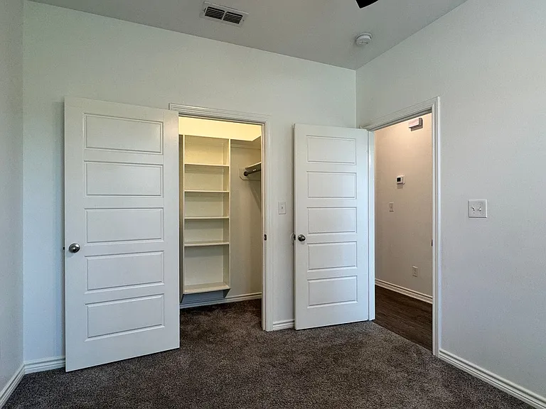3704-3784 Cottage Park Cir — Photo 17