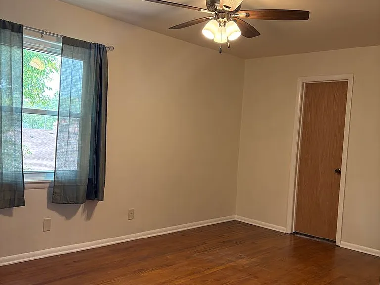 4401-4407 Eastridge Dr — Photo 31