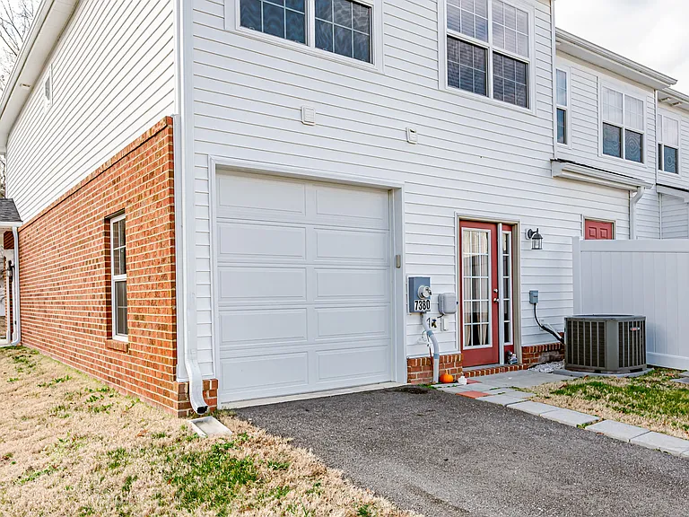 7380 Pebble Lake Dr — Photo 41